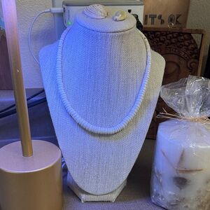 EUC Vintage rounded pooka shell necklace, instead of the usual square beads.